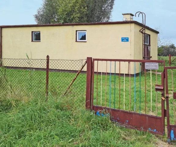 Kupili hydrofornię za 30 tys. zł i zrobili z niej dom. Koszt całości zaskakuje