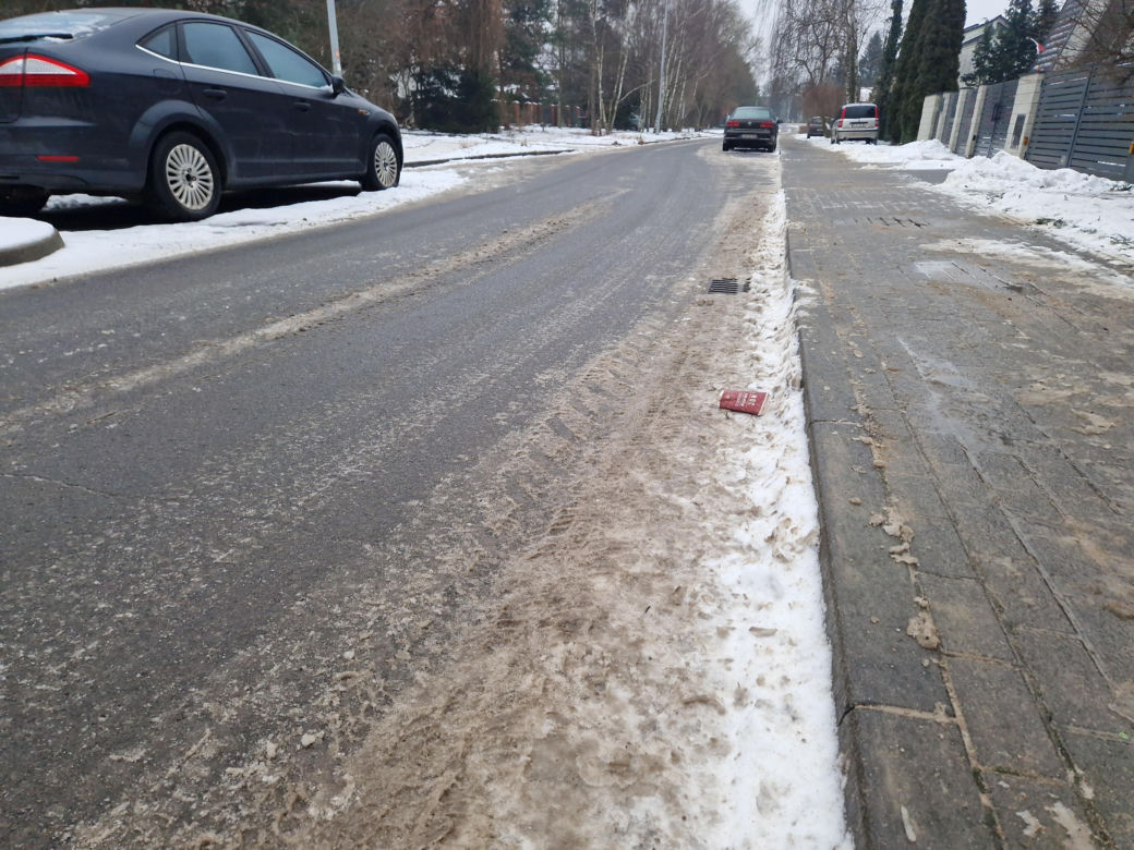 Trudna sytuacja pogodowa w Polsce. Szklanka na drogach to nie wszystko