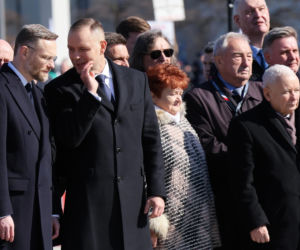 Rocznica katastrofy smoleńskiej. Prezydent Nawrocki uczcił pamięć zmarłych