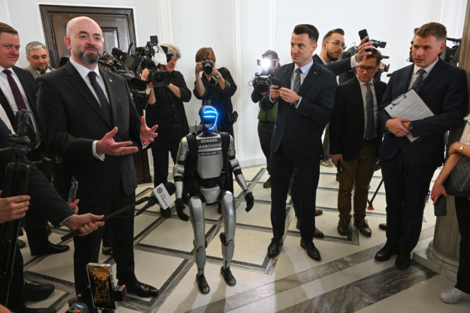 Robot humanoidalny Edward Warchocki w Sejmie