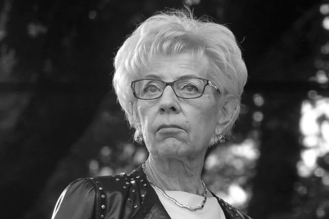 NIE ŻYJE Janina Paradowska.
