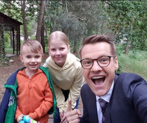 M jak miłość po wakacjach 2018. Piotrek (Marcin Mroczek), Lenka (Marysia Głowacka), nowy Mikołaj (Aleksander Bożyk)