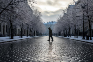 IMGW ostrzega przed marznącymi opadami. Jakie regiony Polski czekają najtrudniejsze warunki?