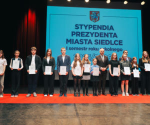 Najzdolniejsi uczniowie odebrali stypendia Prezydenta Miasta Siedlce