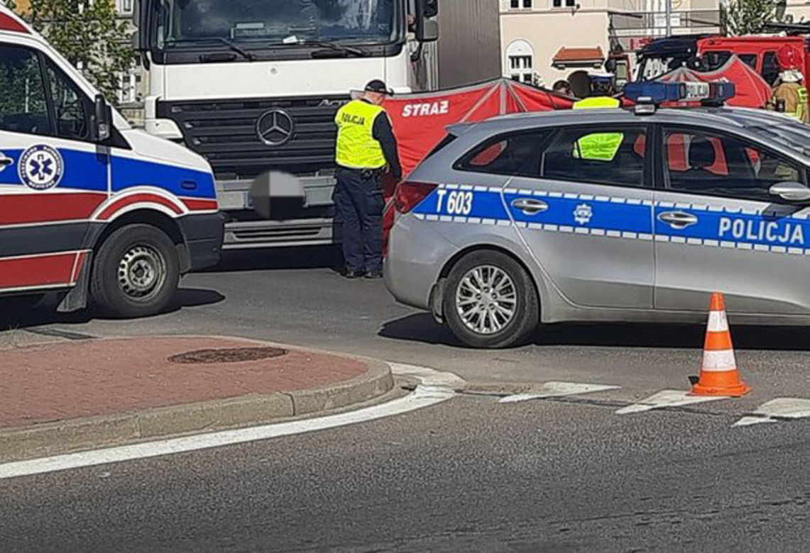 Tir ciągnął za sobą kobietę! Makabryczny wypadek w Mrągowie [ZDJĘCIA].