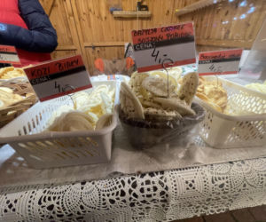 Pokémony, różowe gofry i zaskakujące różnice w cenach. Porównaliśmy łódzkie jarmarki