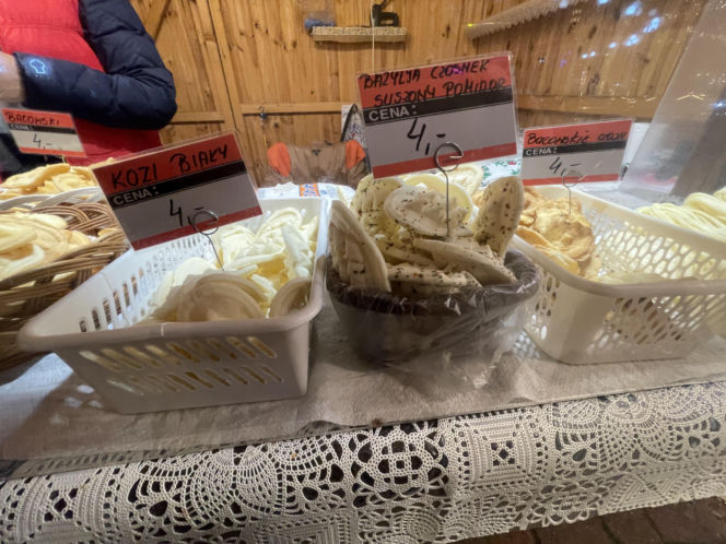 Pokémony, różowe gofry i zaskakujące różnice w cenach. Porównaliśmy łódzkie jarmarki