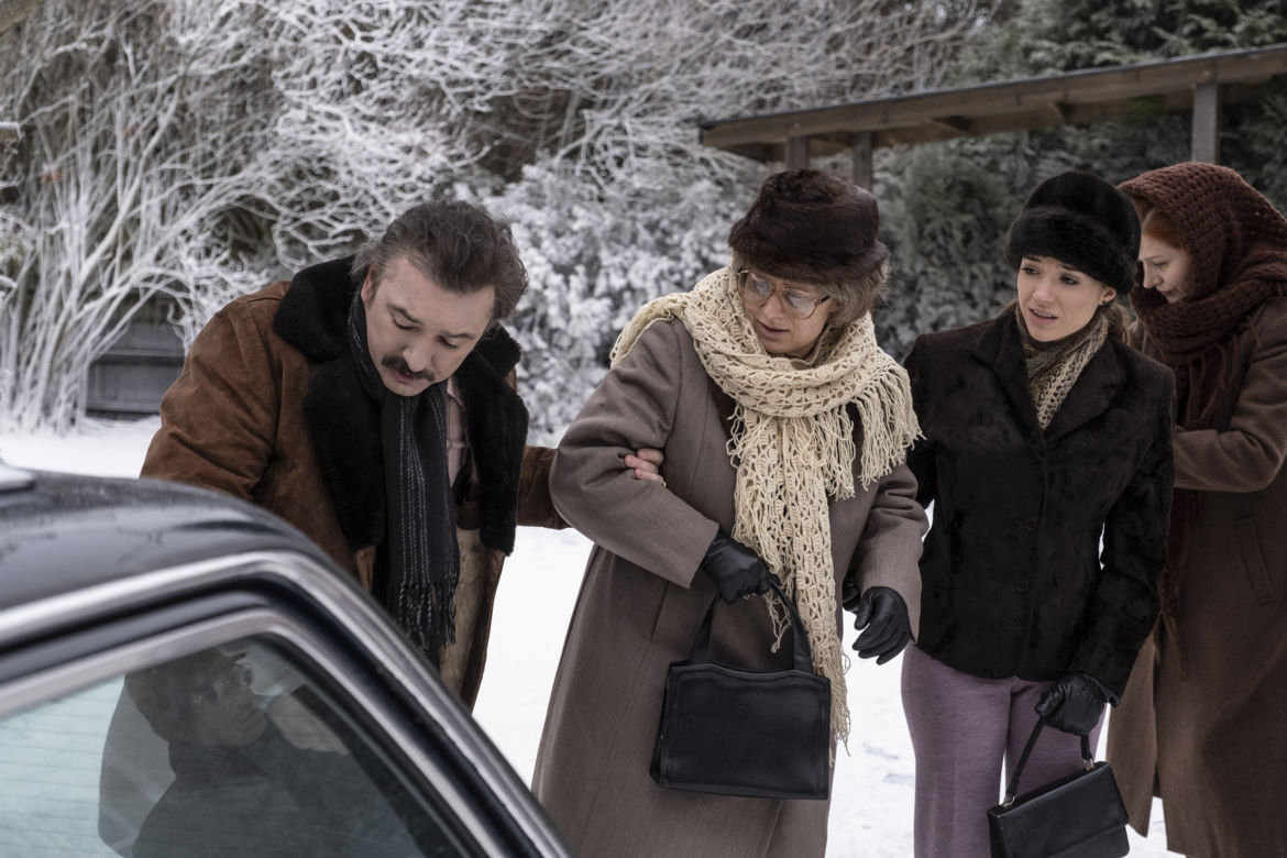 Stulecie Winnych 4, odc. 43: Andzia (Barbara Wypych), Jerzyk (Andrzej Andrzejewski), Ania (Urszula Grabowska), Ewa (Sonia Mietielica)