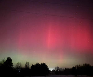 Niesamowite zjawisko nad Świętokrzyskim. Zorza polarna rozświetliła niebo!