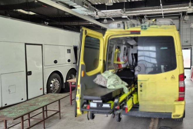 Przemyt karetką. W ambulansie ukryła niemal tysiąc paczek papierosów!