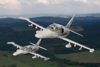 Czeskie samoloty L-159 nie dla Ukrainy. Polityczna burza w Pradze - premier kontra generał