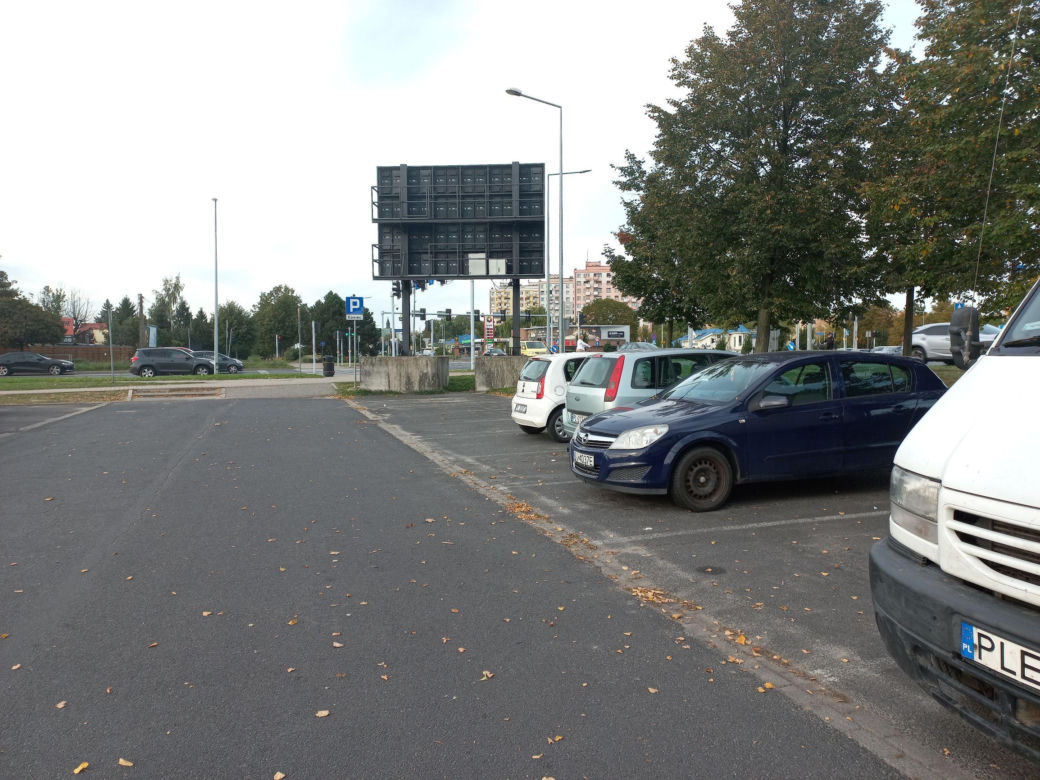 Nie dla lawet i dostawczaków. Od 5 października zmiany w parkowaniu na Zygmunta Starego w Lesznie