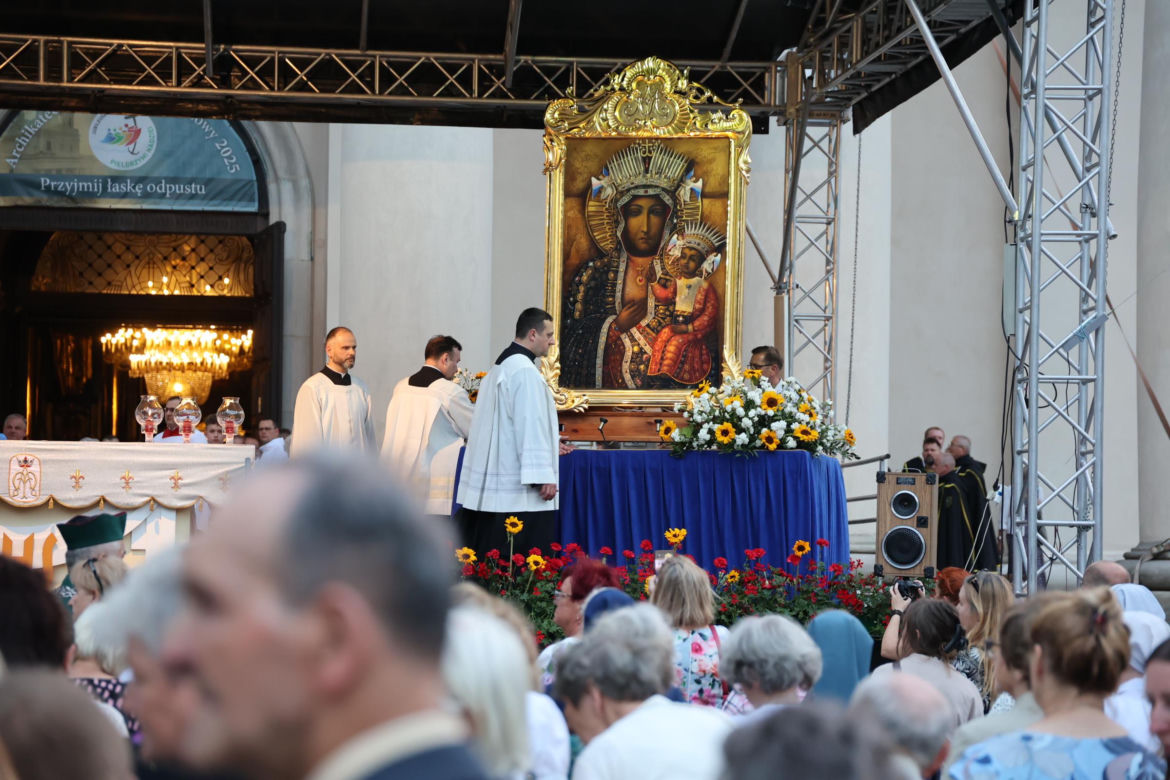 76. rocznica Cudu Lubelskiego. Procesja różańcowa w centrum Lublina