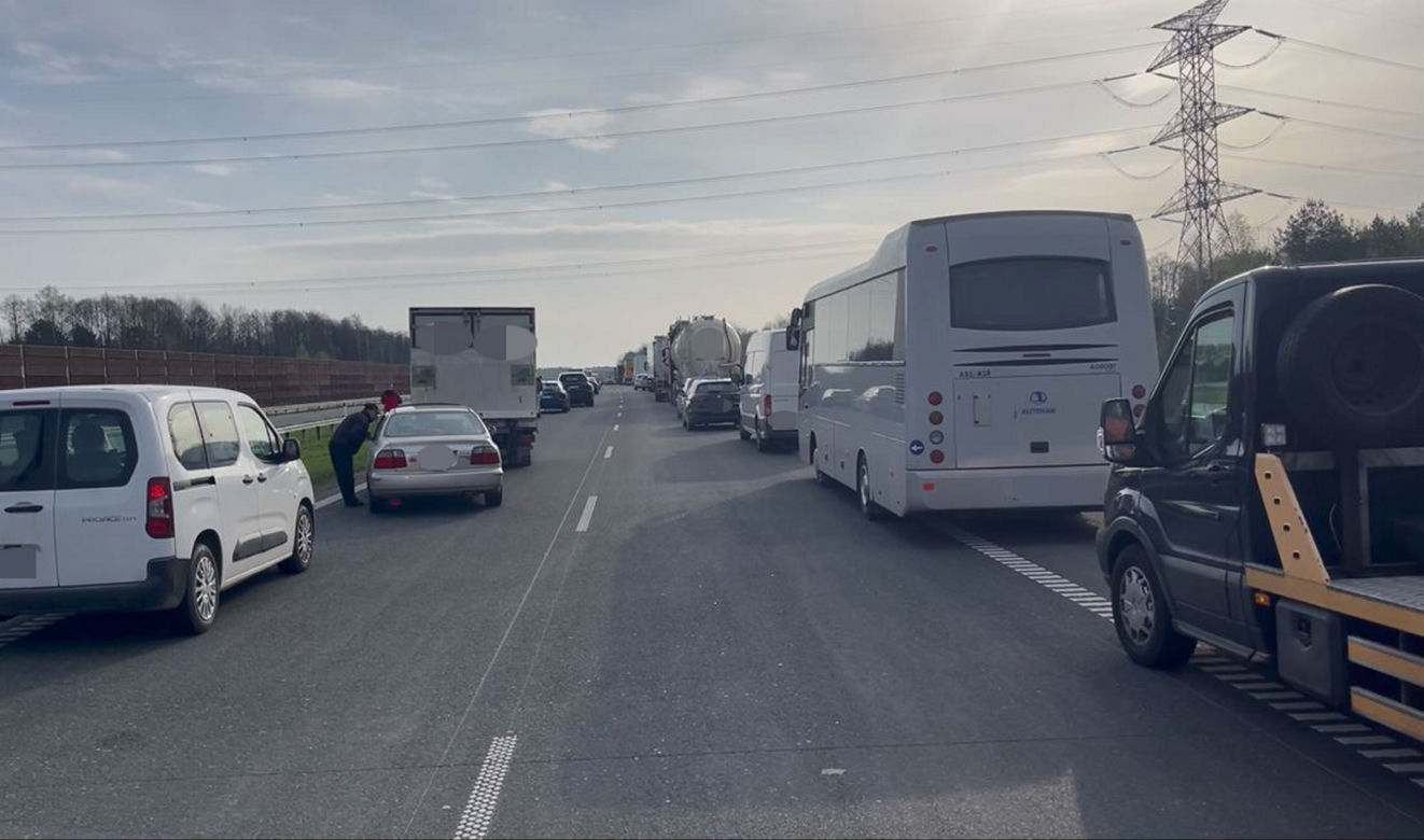 Tragiczny wypadek na A2 pod Otwockiem. Jedna osoba nie żyje, są ranni