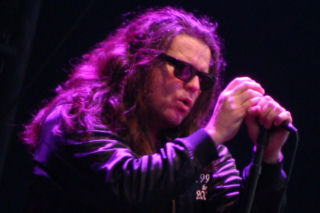 Ian Astbury zdefiniował karykaturę gwiazdy rocka. Potem dostał telefon od The Doors