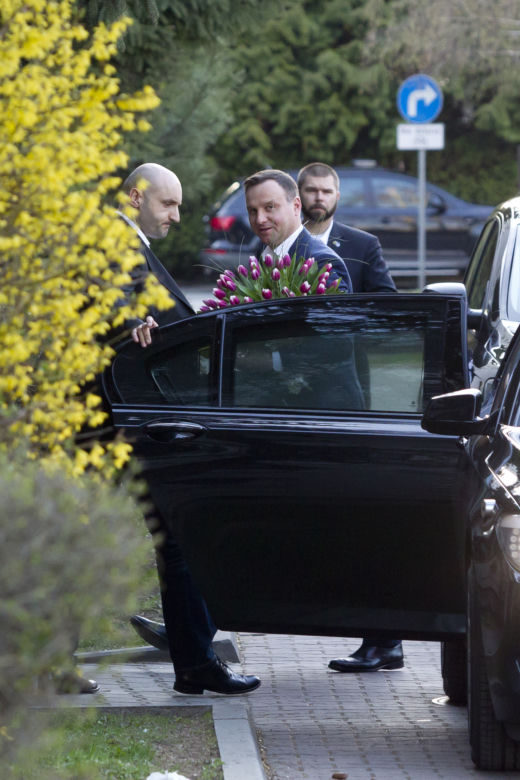 na 44. urodziny kupił żonie magnolie i tulipany