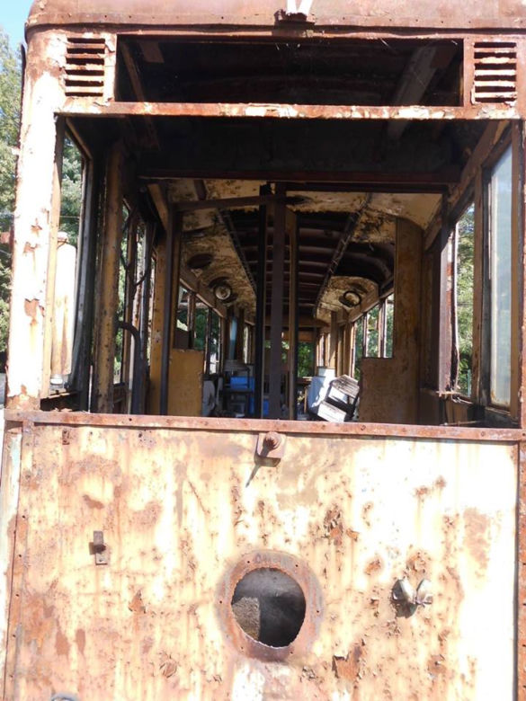 Jesteście ciekawi jak wyglądają od środka stare, opuszczone tramwaje? Mamy dla Was [ZDJĘCIA]!