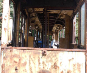 Jesteście ciekawi jak wyglądają od środka stare, opuszczone tramwaje? Mamy dla Was [ZDJĘCIA]!
