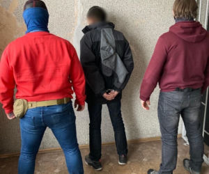 Katowice: Wpadli do mieszkania i brutalnie pobili 40-latka. Jeden ze sprawców miał 17 lat! Poszkodowany przeszedł operację