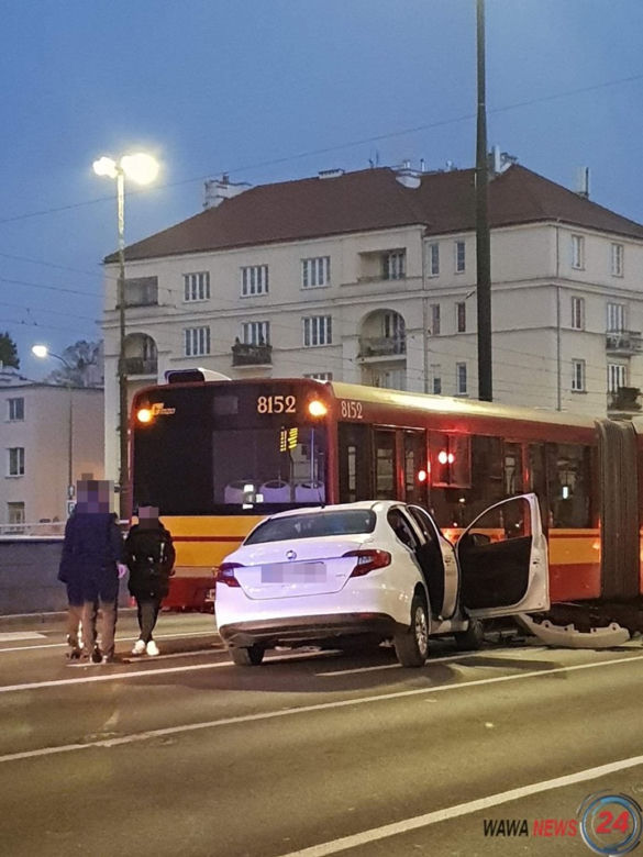 Wbił się w autobus