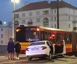 Wbił się w autobus