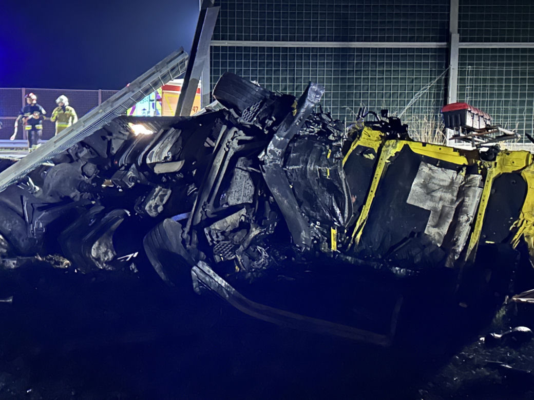 Feliksów. Zderzenie samochodu osobowego z cysterną. Ciężarówka zablokowała całą autostradę