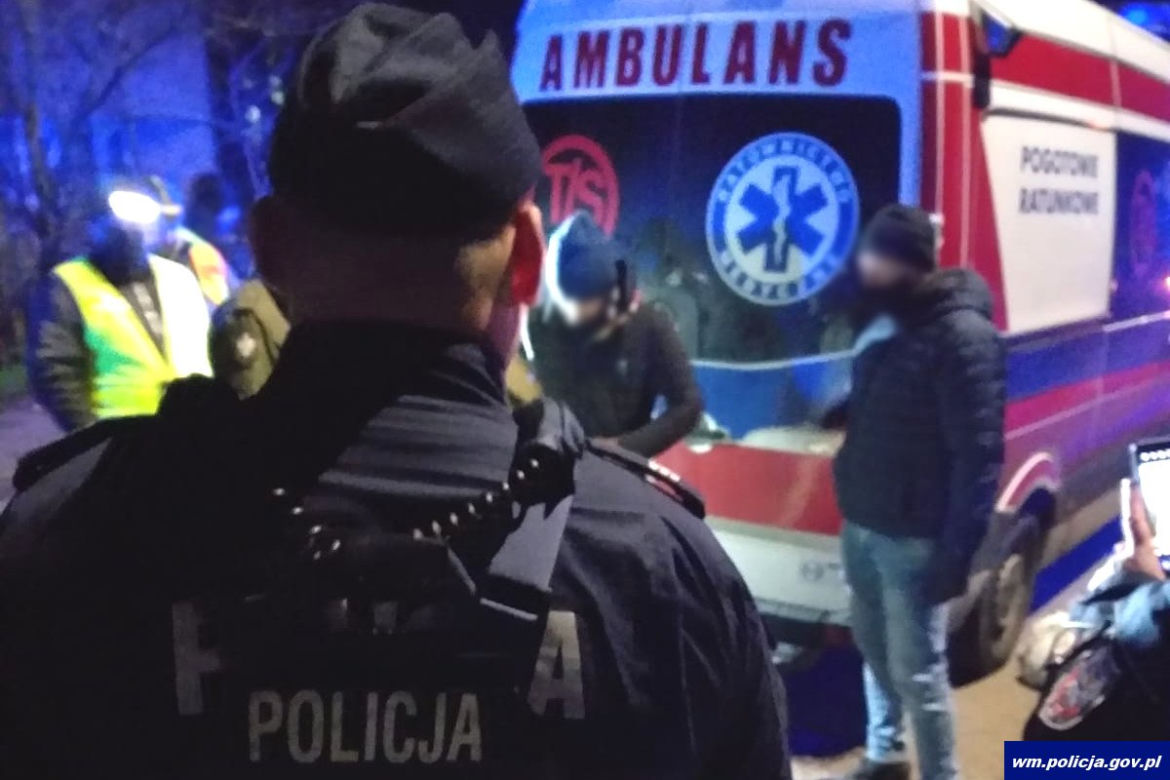 Olecko. Nielegalni imigranci w karetce