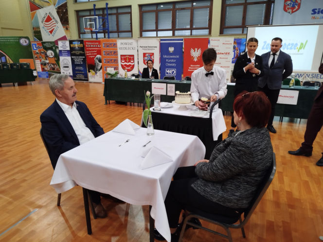 Już po raz ósmy w Siedlcach rywalizowali młodzi kelnerzy z całej Polski