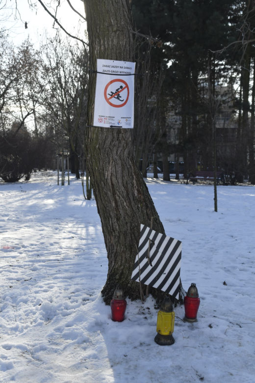 Mieszkańcy opłakują 12-latka, który zabił się na sankach