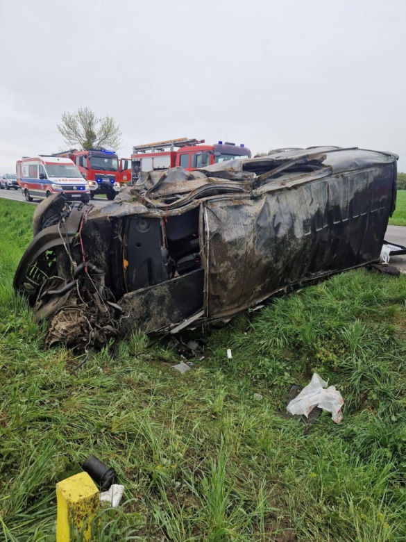 Kierowca busa wjechał do rowu. Wypadek w powiecie gostyńskim
