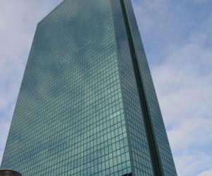 Słynny biurowiec w centrum Warszawy do rozbiórki? Ważą się losy Intraco 