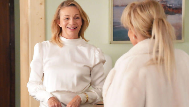 Barwy szczęścia, odc. 3355. Wanda (Maja Barełkowska), Małgorzata (Adrianna Biedrzyńska)