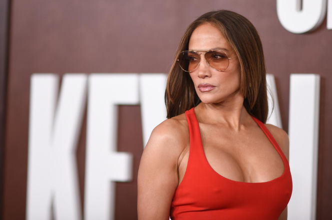 J. Lo w Polsce za trzy lata mogłaby być emerytką. Pokazała się w białym bikini