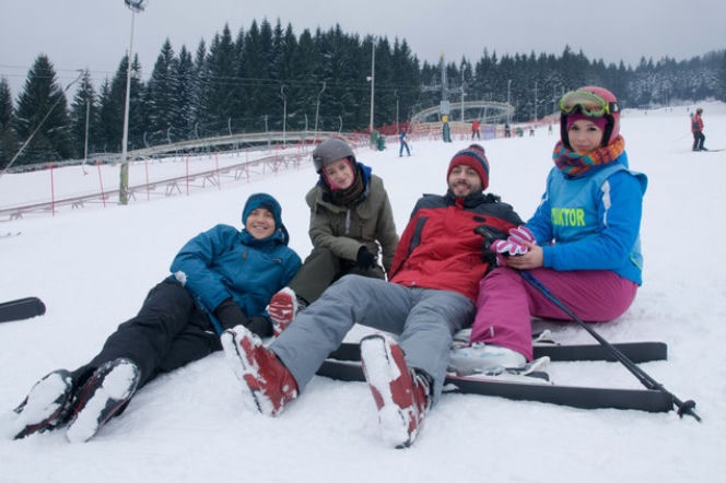 Pierwsza miłość. Sabina (Urszula Dębska), Natan (Krzysztof Kwiatkowski), Luiza (Klaudia Halejcio), Misker (Błażej Michalski)