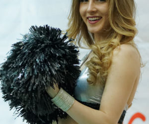 Dziewczyna z Bell Arto Cheerleaders