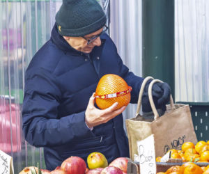 Senator Krzysztof Kwiatkowski na zakupach