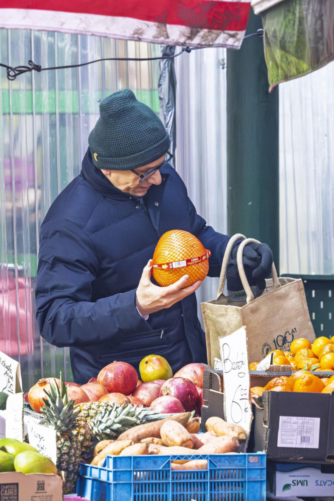 Senator Krzysztof Kwiatkowski na zakupach