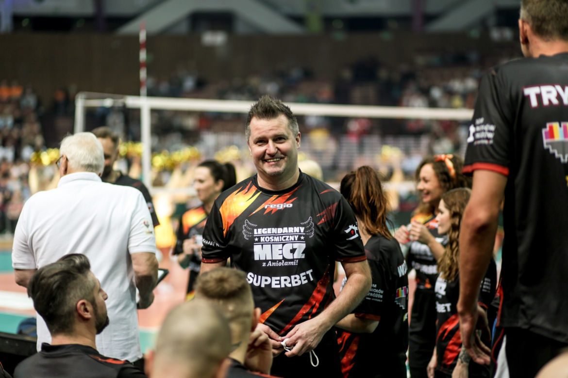 Legendarny Kosmiczny Mecz z Aniołami w Spodku: Gwiazdy zagrały dla Domu Aniołów Stróżów 