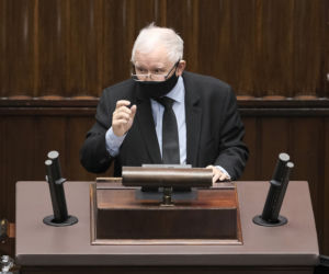 Jarosław Kaczyński zaszczepił się i postraszył buntowników