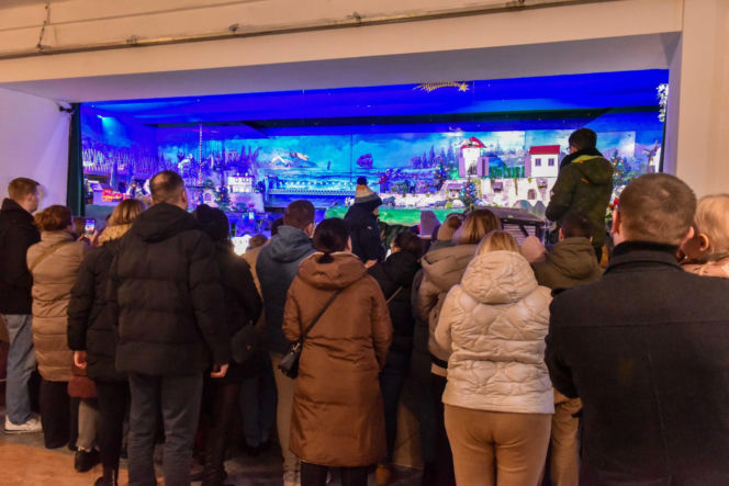 Ruchoma szopka bożonarodzeniowa w kościele zakonu Redemptorystów o. Rydzyka