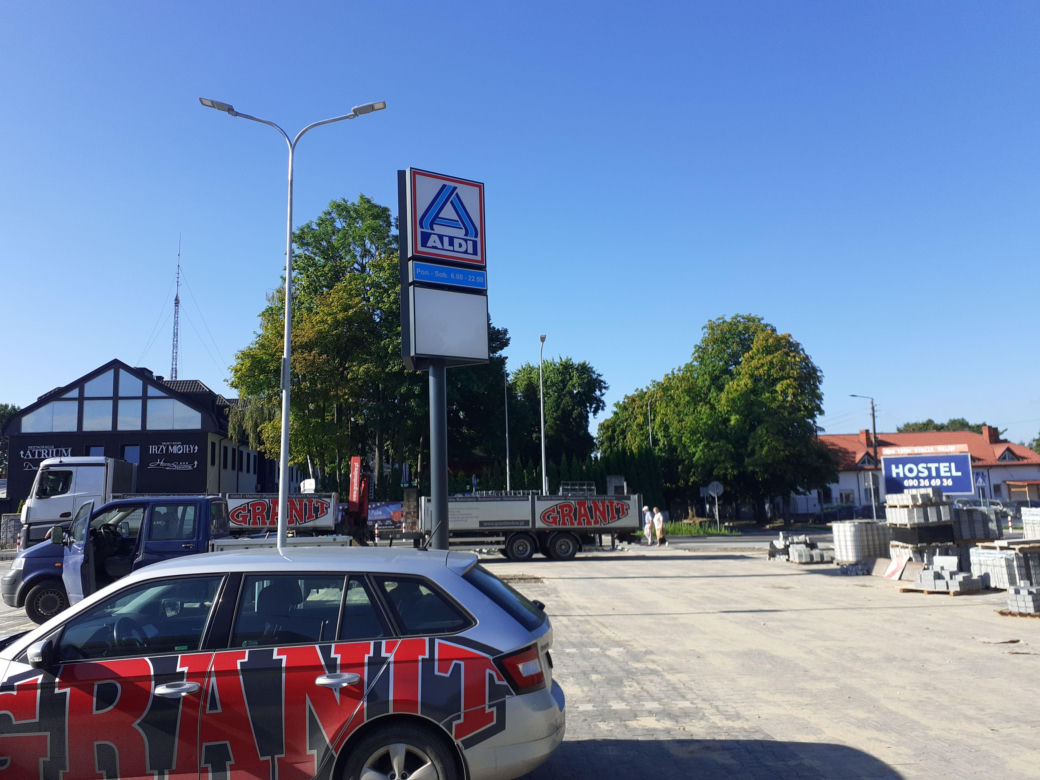 Budowa sklepu Aldi w Starachowicach na finiszu