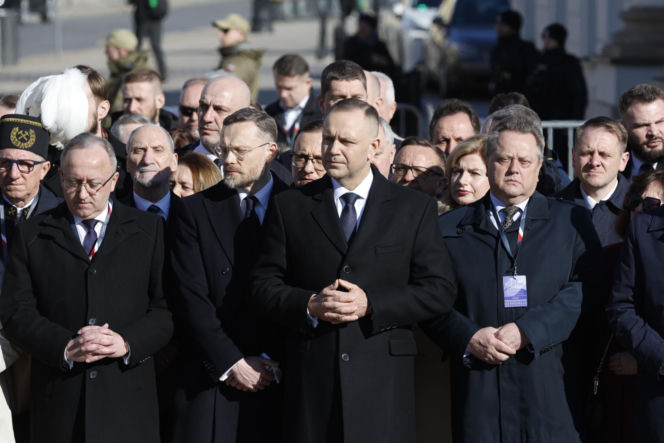 Rocznica katastrofy smoleńskiej. Prezydent Nawrocki uczcił pamięć zmarłych