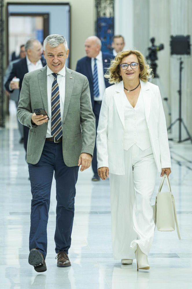 Powakacyjna rewia mody w Sejmie