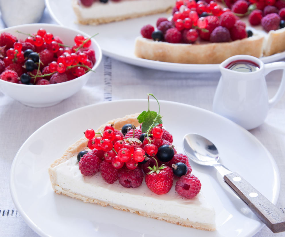 Tarta - ze szpinakiem, z jabłkami, truskawkami. Kalorie, wartości odżywcze