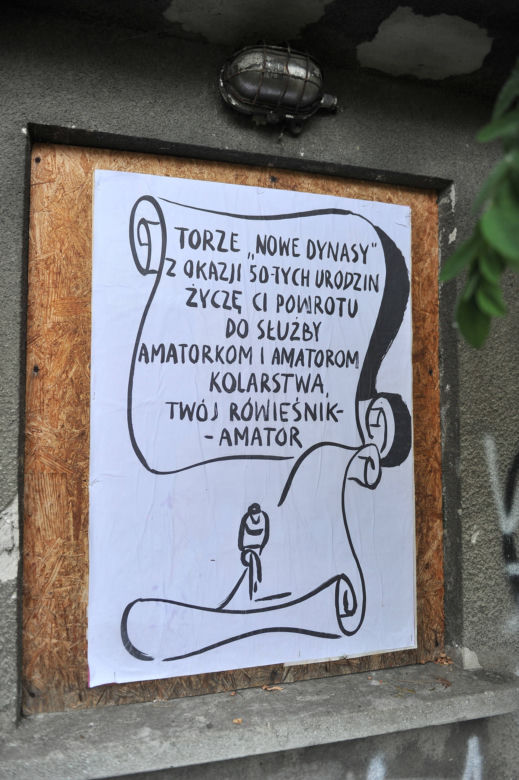 Mieszkańcy zwiedzili opuszczony tor kolarski RKS Orzeł na Pradze-Południe