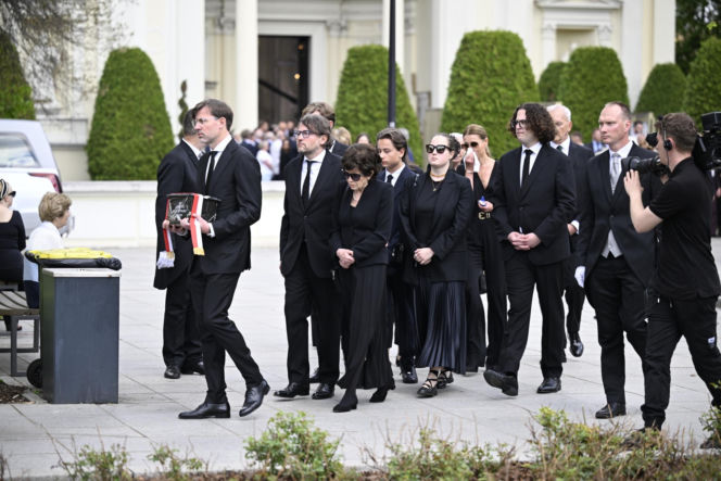 Grób Andrzeja Olechowskiego