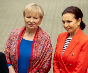 Barwy szczęścia odcinek 2518. Arleta (Grażyna Brodzińska), Basia (Sławomira Łozińska)