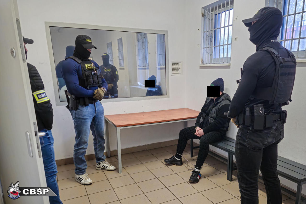 „Belmondziak” w rękach policji. Przez dwa lata ukrywał się za granicą. Zatrzymali go Łowcy Cieni