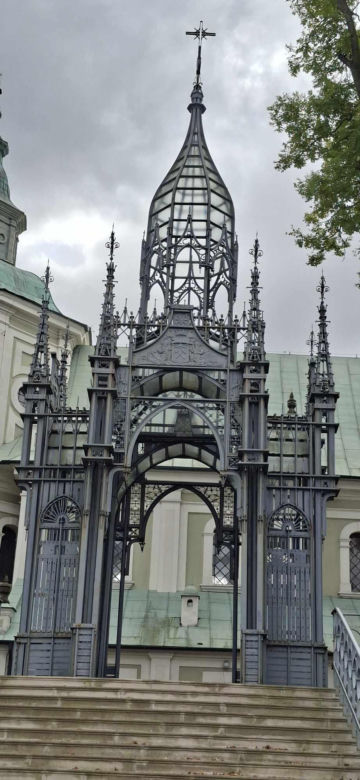 Neogotycki kiosk w Szewnie. Konstrukcja i symbolika