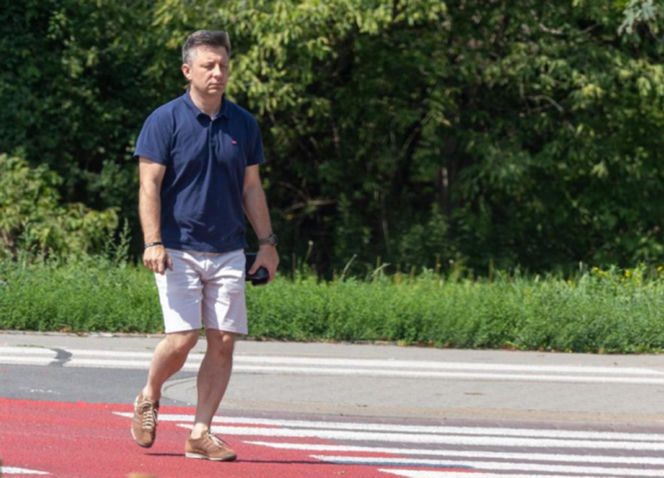 Michał Dworczyk skrócił spodnie za 100 zł